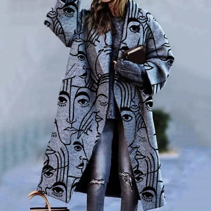 Women's Coat with Collar and Button Closure