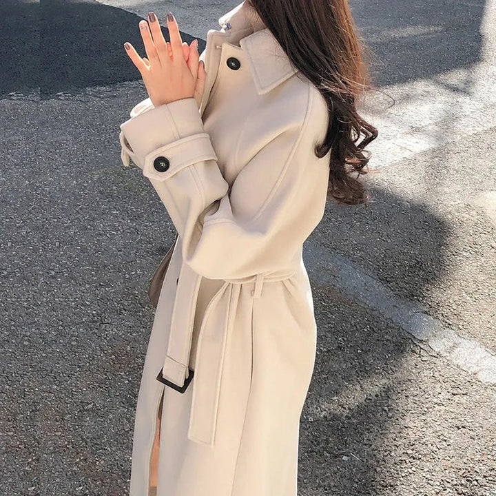 Women's coat with buttons and waistband
