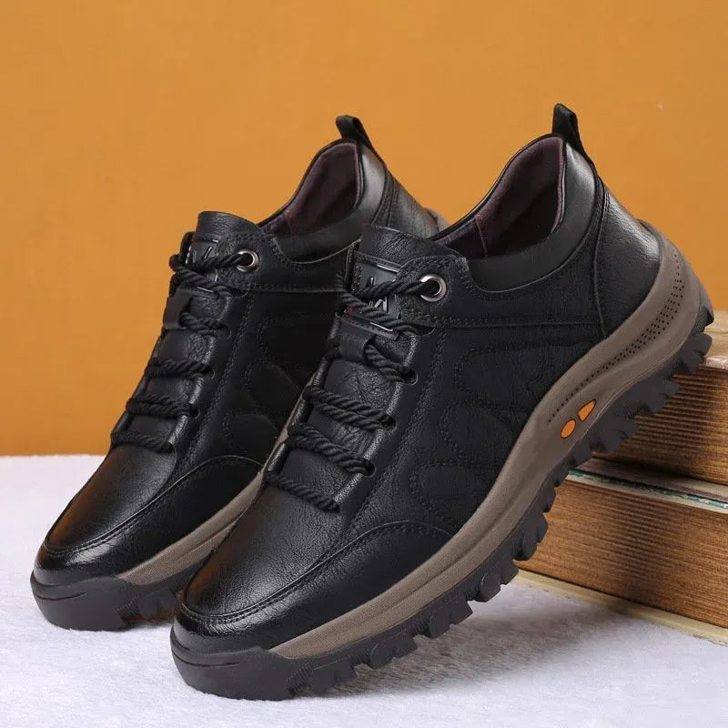 Men’s Low-Top Shoes with Corded Laces