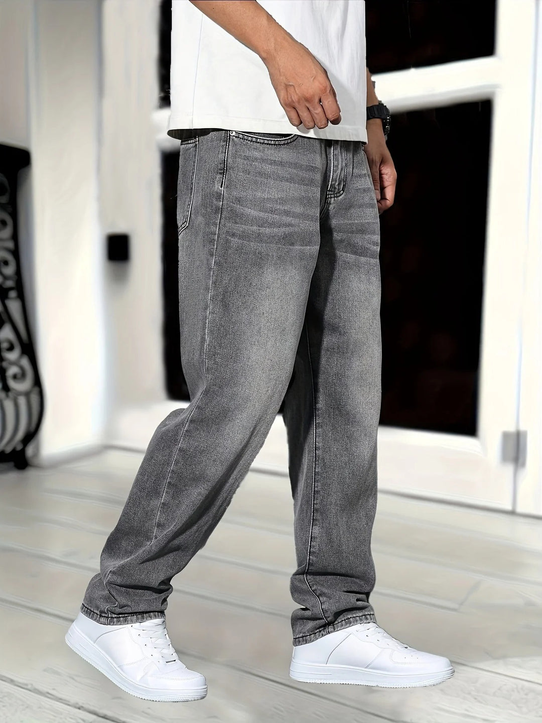 Men’s Straight-Leg Jeans