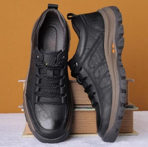 Men’s Low-Top Shoes with Corded Laces