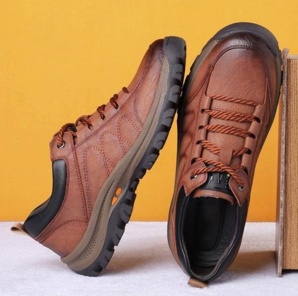 Men’s Low-Top Shoes with Corded Laces