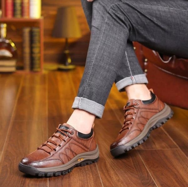 Men’s Low-Top Shoes with Corded Laces