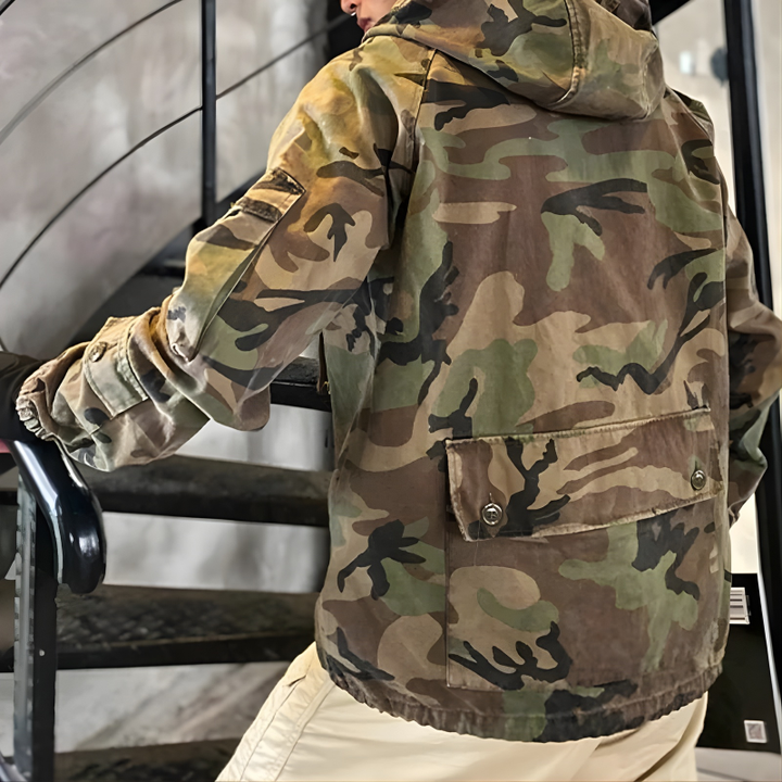 Men’s Hoodie with Camouflage Pattern and Multiple Pockets